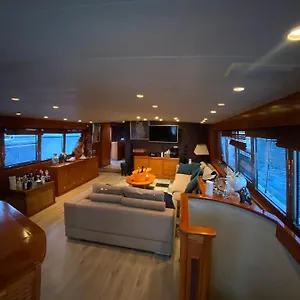 Botel Amazing Boat To Sleep In Barcelona